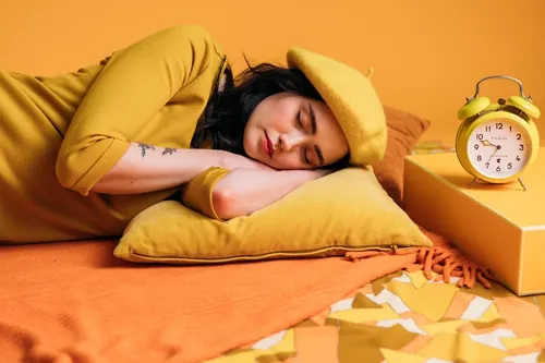 Ce înseamnă când visezi alarmă