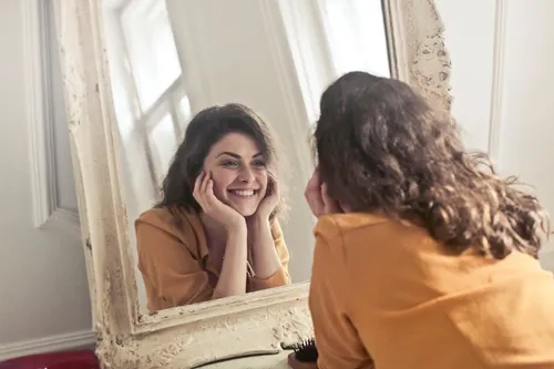 Ce înseamnă când visezi oglindă