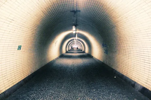 Ce înseamnă când visezi tunel
