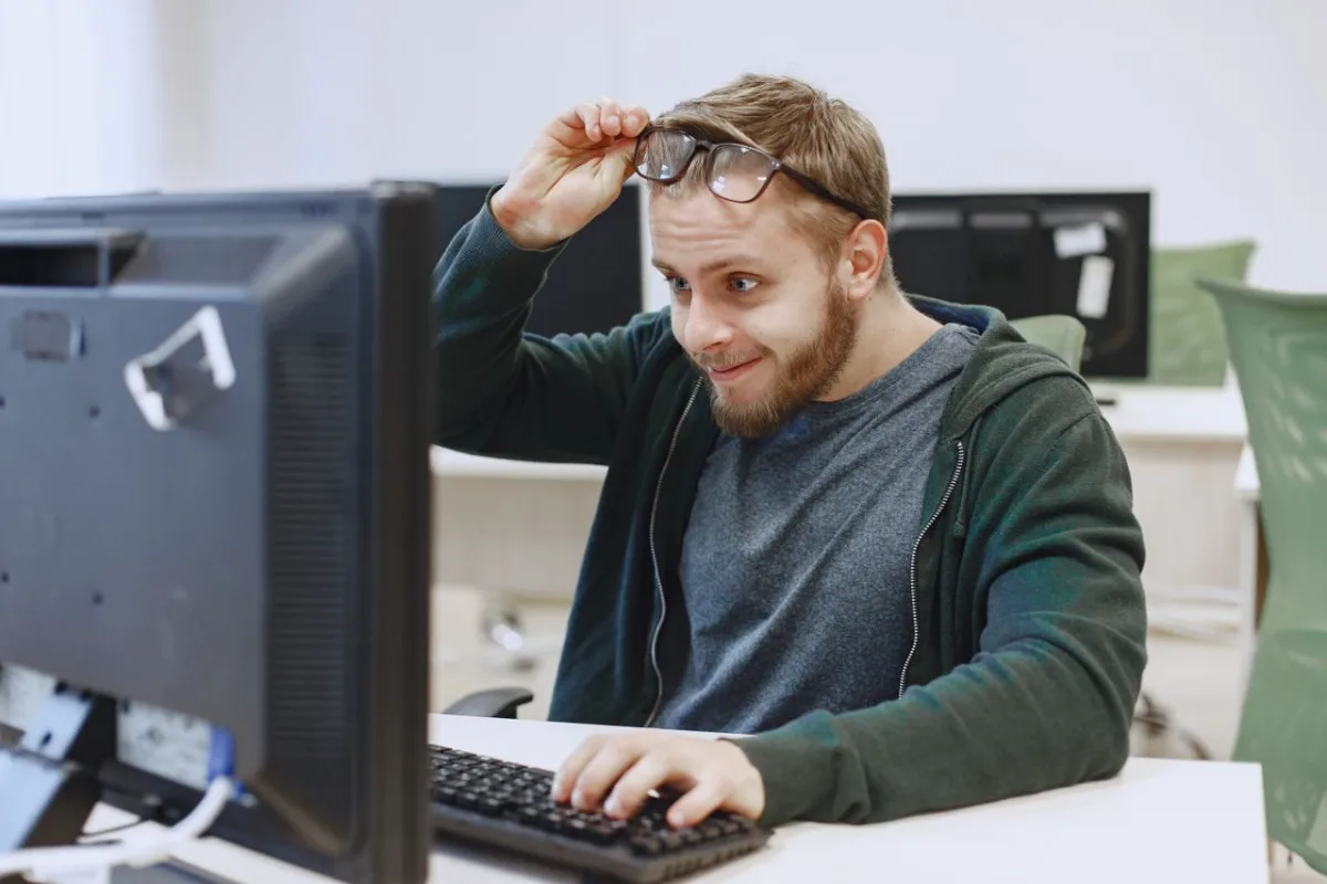 Domain Flipping Business: Complete Guide for Profit (Launch Plan)