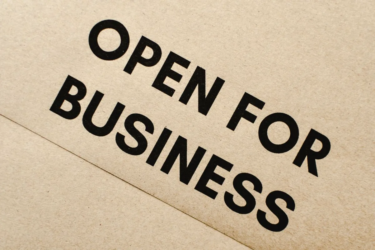 Is an Online Business Better or an Offline Business? A Complete Guide for Entrepreneurs