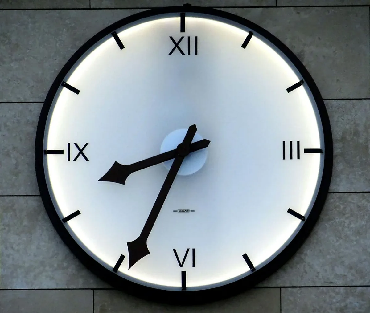 How many hours per day should you work at the beginning of a business?